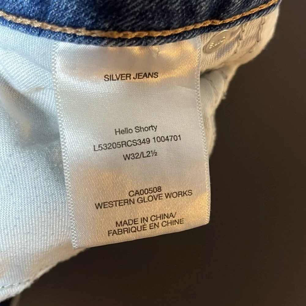Silver Jeans Hello Shorty Shorts Sz W32‎ Distressed